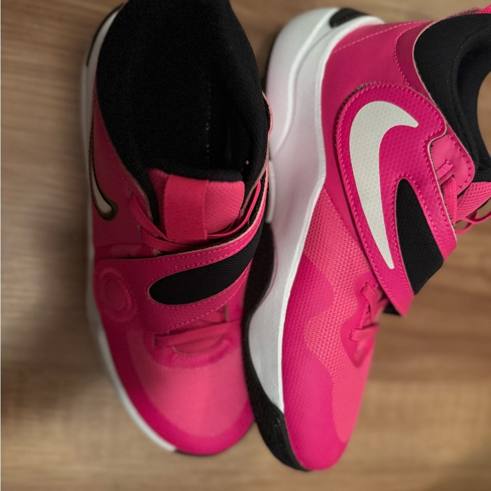 Nike Team Hustle D basketball shoes. Youth size 7